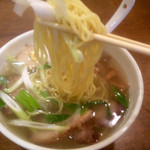 らあめん厨房 どる屋 - 細麺ですね