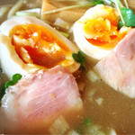 SAMURAI 桃太郎 - 煮卵とローストポーク！