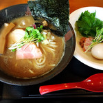 SAMURAI 桃太郎 - 煮干し豚骨 特製 950円！