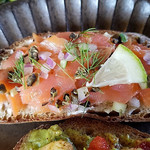 デデカフェ - スモークサーモンとクリームチーズのこらぼっくる美味しい♡