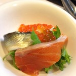 山猫軒 - タスマニアサーモンのプチ親子丼、シンコ添え