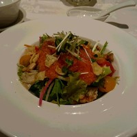 四川豆花飯荘 東京店 - ボリューミー海鮮サラダ