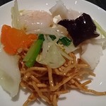 中国料理 桃翠 - 海鮮あんかけパリパリ麺（塩味）。