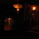 付知峡渡合温泉旅館 - 夜は館内すべてにランプの明かりが灯ります