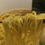 煮干しらーめん青樹 - 麺は中太の断面長方形!!!