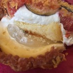 パティシエ エス コヤマ - 黒いちじくのクリームパイは
      ①上から黒いちじく
      ②生クリーム
      ③スポンジ
      ④ぎゅうひ
      ⑤写真では見えてないけどカラメルシロップ
      ⑥カスタードクリーム
      ⑦ベースにはパイ生地