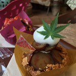 パティシエ エス コヤマ - 渋皮栗のクリームパイ496円