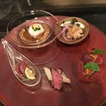 雄三郎 - 焼きなすと牛トロ
      レンコンとローストビーフのミルフィーユ
      上ミノ
      赤み