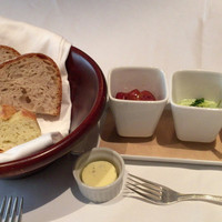 ザ・ステーキハウス - ランチに付いてるパン せめて食べ放題じゃないと物足りない