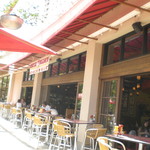 Cheeseburger - 昼のお店の前