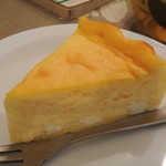 1/3 un tiers - スフレチーズケーキ。クリチが底の方にあるの分かりますか？！