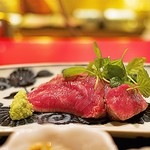 にくの匠 三芳 - ランプの芯の部分を塩で焼いて、たたき風に。