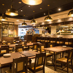 トラットリア クイント - 広々としたフロア