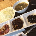 Minnanoshokudou - 惣菜3種(黒豆、ひじき煮、いかきんぴら煮)、わかめスープ