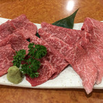 炭火焼肉 牛和鹿 - 極上ロース盛り(4480円)
      この赤身は美味しい！