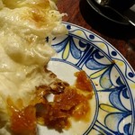 印度料理シタール - 大きめのナンが幸福感をもたらしてくれます!!