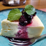夢の月Cafe - 料理写真:ぶるべりソースのチーズケーキ