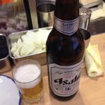 やっこ - 瓶ビール（大）とサービスキャベツ。