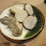 うを徳 - 京都産小芋きぬかつぎ、北海道産牡蠣燻製