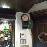 ホワイトラベル - 内観(神戸出身のオーナー、阪神淡路大震災の起きた時間で止まってるらしい)