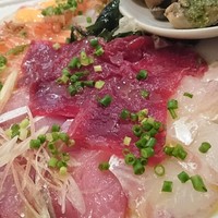 CASA UOKIN 神楽坂 - 海の幸のカルパッチョ6点盛り　鮪　鯛　サーモン　ヒラマサ　イサキ　つぶ貝