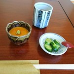 傍家 - 寄せ豆腐、お新香。