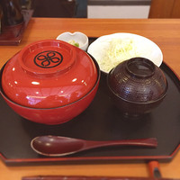 とんかつ まい泉 青山本店 - 思わずまぁゴリッパ！ と言いたくなる堂々の蓋つきどんぶり。