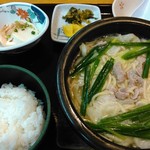 Uchidaya - もつ鍋中華めん・白メシセット　880円
                        ヤワめ・モッチーニな麺が面白い
                        モツは多くないが旨味は出てます