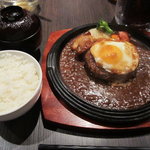 札幌牛亭 - 札幌ハンバーグセット（ご飯中盛り）
