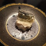 天ぷら割烹 なかじん - 本日の魚介、大根おろしのソース（写真は秋刀魚）