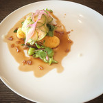 マークス ガストロノミー&ワイン - 10月のランチコースから
      サーモンのポワレ