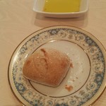 エグリーズ・ドゥ・葉山庵 - パン3種類（ハーブ、天然酵母、？）＋オリーブオイル
