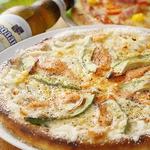 Shrimp and tuna anchovy cream pizza