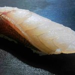 銀すし - カマスにぎり　昆布じめにして藁で燻してから握ります。