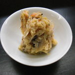 萬み高橋 - あらそ。最高の酒肴。のどぐろの軟骨を炊いたもの