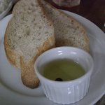 ジュディ　カフェ - ちょっと温かいパン＆オリーブオイル