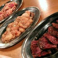 焼肉ホルモン 稲田 - “ハラミ/横隔膜1400円”と“シマチョウ/大腸780円”と“コリコリ/喉の軟骨580円”