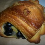 黒豆と白餡デニッシュ