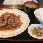 東寅 - 豚肉と玉葱炒め定食