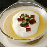 Caramel-flavored Shaoxing wine pudding