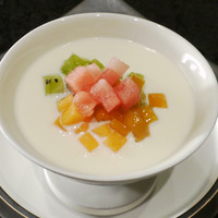 シェフ一押しのフルフル 杏仁豆腐