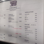 ビーフキッチン 中目黒本店 - 店外のメニュー。そんなに目立ってません