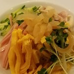 新悦園 - 玉子、きゅゆり、ハム、くらげ、鶏肉、海老　2016.9