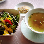 中国レストラン 胡蝶花 - サラダ、ザーサイ、スープ