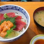 うおがし丼 かんの - 熱々の味噌汁が付きます！