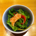 Itamae Sushi Hanare - セットのサラダ。鮭ハラス入り