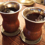 カフェ マメヒコ パートⅢ - アイス珈琲(700円)とアイスティ(730円)