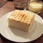 カフェ マメヒコ パートⅢ - 小豆トースト(500円)
