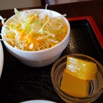 Shinano Garden COSMOS - サラダとゼリーまで付いて450円です！。