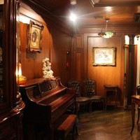 ステーキ＆ワイン オクソン - 地下のサロンです。